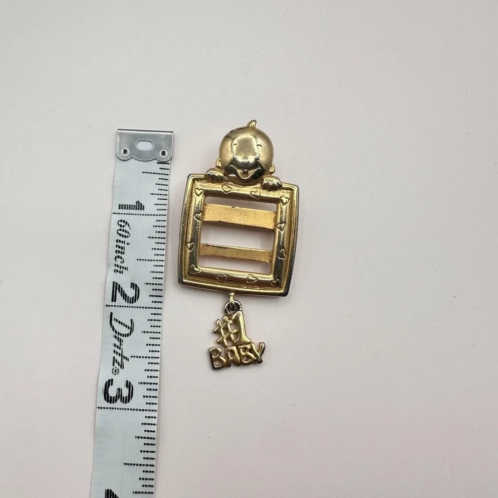 Vintage 90s Gold Tone #1 Baby Picture Frame Brooch Pin Charm Motherhood Jewelry‎
